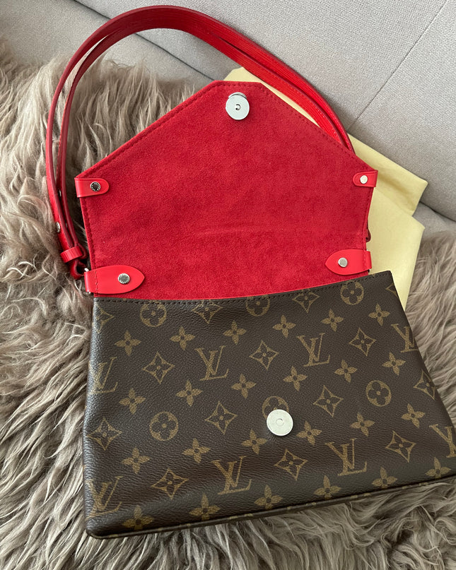 Preloved Authentic  Louis Vuitton Saint Michel Epi leather flap