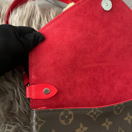 Preloved Authentic  Louis Vuitton Saint Michel Epi leather flap