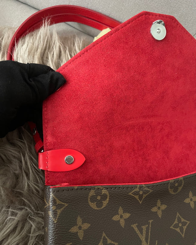 Preloved Authentic  Louis Vuitton Saint Michel Epi leather flap