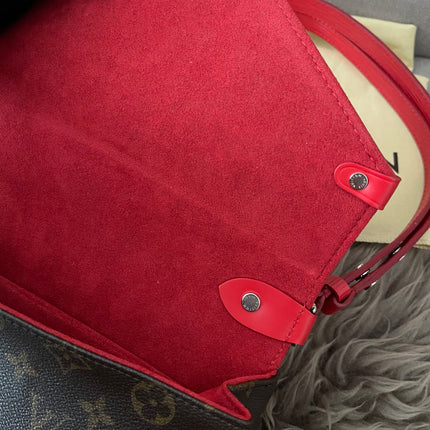 Preloved Authentic  Louis Vuitton Saint Michel Epi leather flap