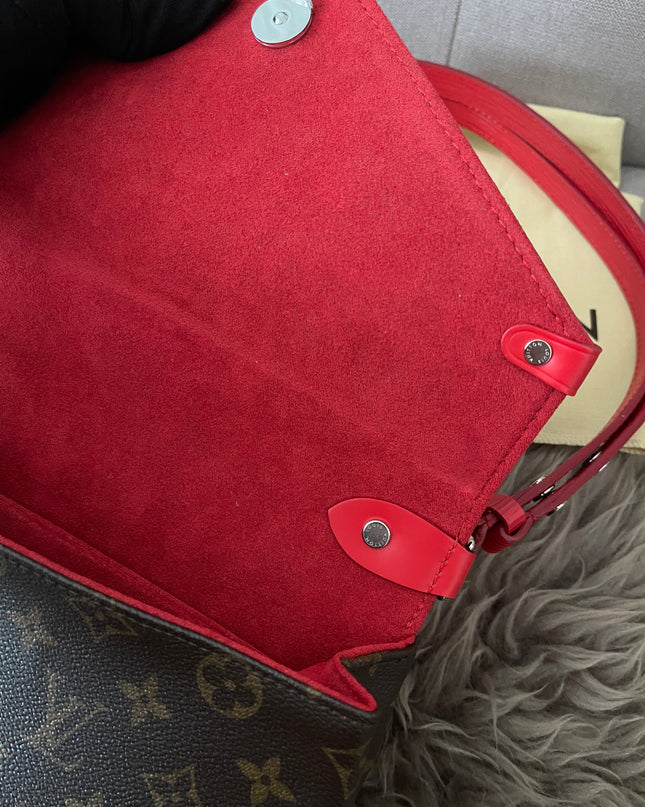 Preloved Authentic  Louis Vuitton Saint Michel Epi leather flap