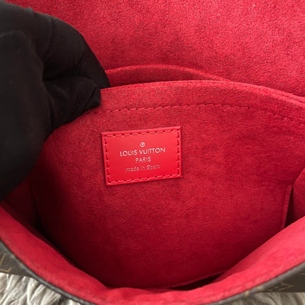 Preloved Authentic  Louis Vuitton Saint Michel Epi leather flap