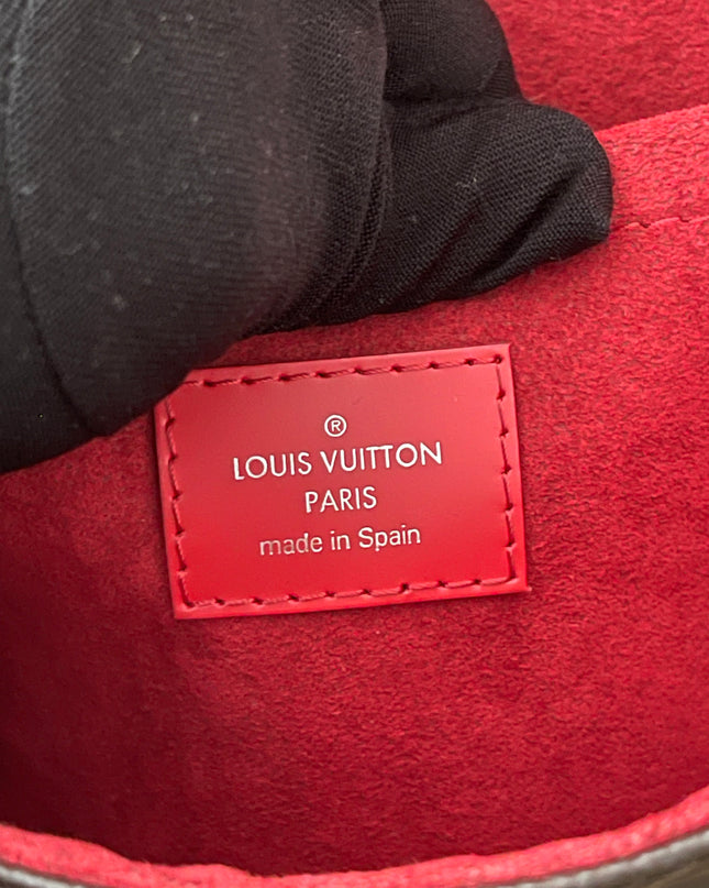 Preloved Authentic  Louis Vuitton Saint Michel Epi leather flap