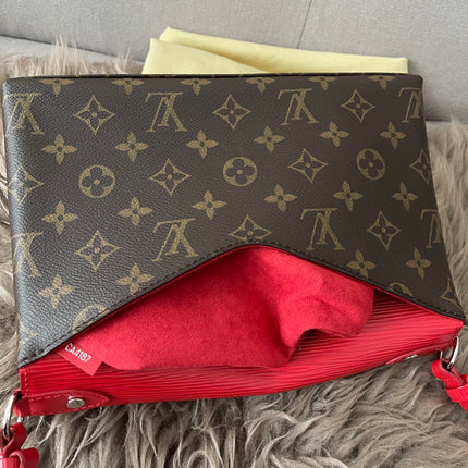 Preloved Authentic  Louis Vuitton Saint Michel Epi leather flap