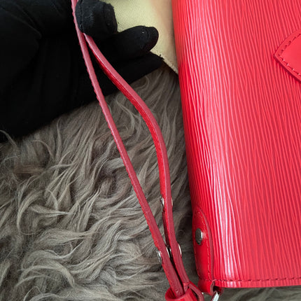 Preloved Authentic  Louis Vuitton Saint Michel Epi leather flap