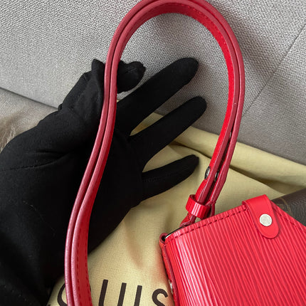 Preloved Authentic  Louis Vuitton Saint Michel Epi leather flap