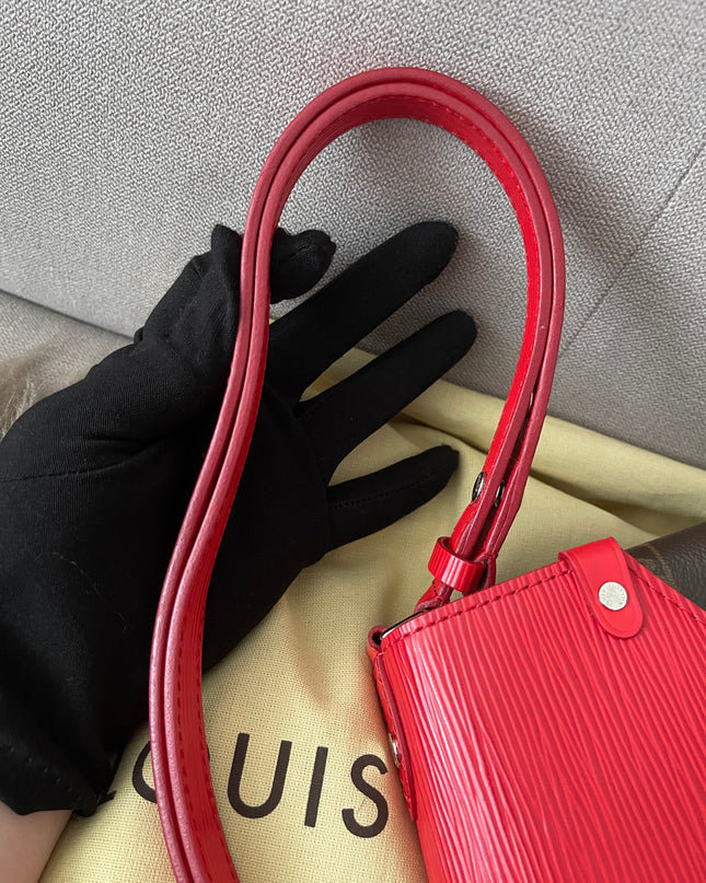 Preloved Authentic  Louis Vuitton Saint Michel Epi leather flap