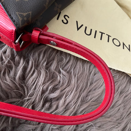 Preloved Authentic  Louis Vuitton Saint Michel Epi leather flap