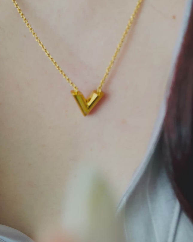 Preloved Authentic Essential V Necklace