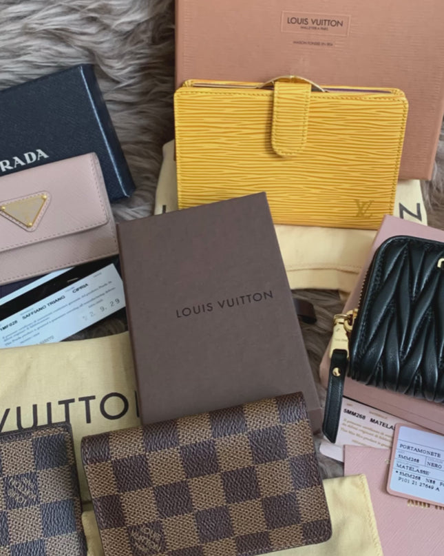 LOUIS VUITTON
Damier Ebene Canvas Pocket Organizer