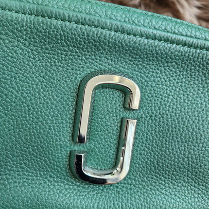 Marc Jacobs The Softshot 21 in cucumber green leather silver-tone hardware