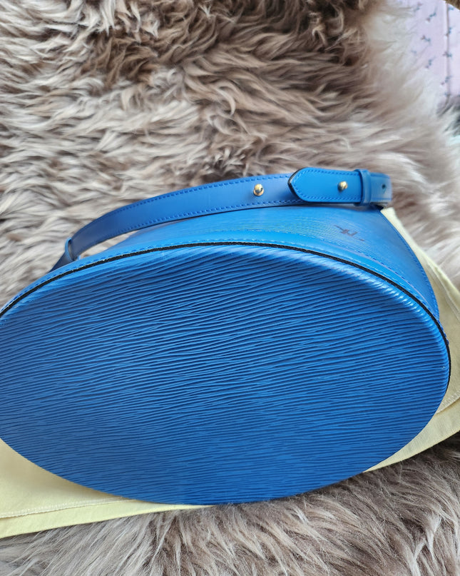 Louis Vuitton Cluny Shoulder Bag