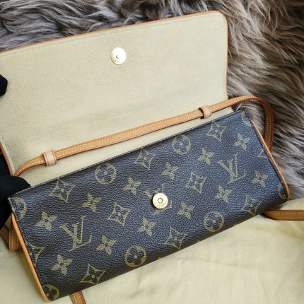 Louis Vuitton
2001 Pochette Twin GM crossbody bag