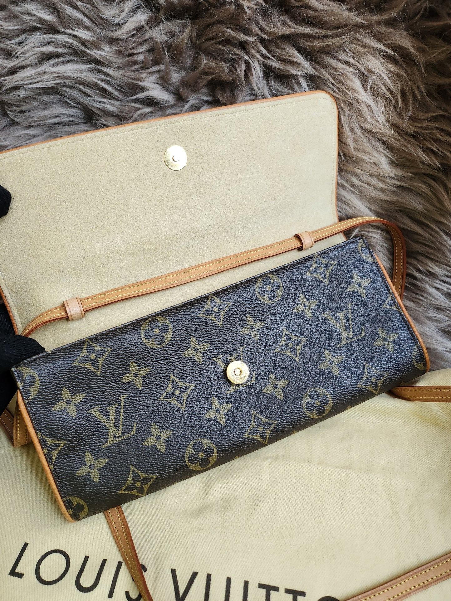 Louis Vuitton
2001 Pochette Twin GM crossbody bag