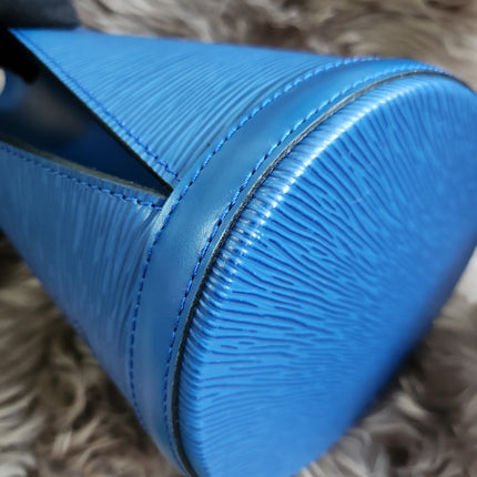 Louis Vuitton Cluny Shoulder Bag
