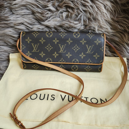 Louis Vuitton
2001 Pochette Twin GM crossbody bag