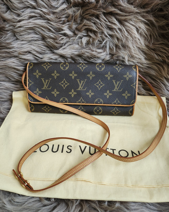 Louis Vuitton
2001 Pochette Twin GM crossbody bag