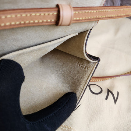 Louis Vuitton
2001 Pochette Twin GM crossbody bag