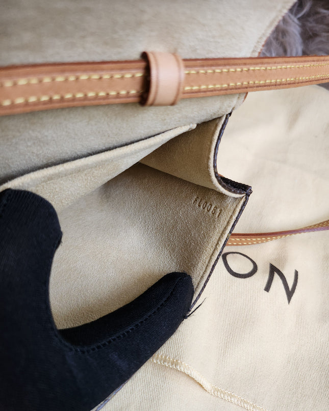 Louis Vuitton
2001 Pochette Twin GM crossbody bag