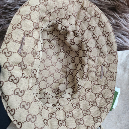 Gucci
Reversible GG & nylon bucket hat