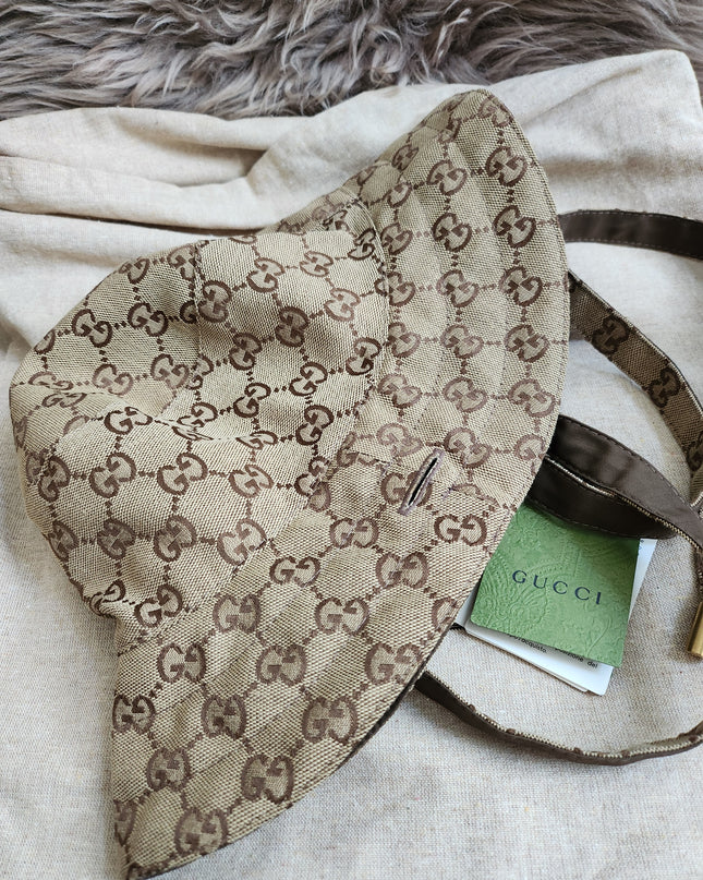 Gucci
Reversible GG & nylon bucket hat