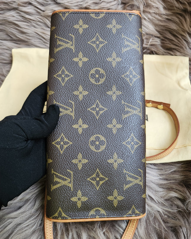 Louis Vuitton
2001 Pochette Twin GM crossbody bag