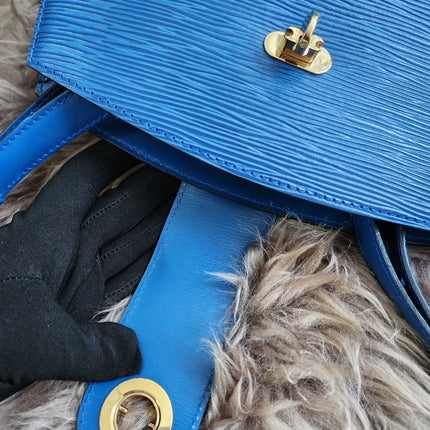 Louis Vuitton Cluny Shoulder Bag