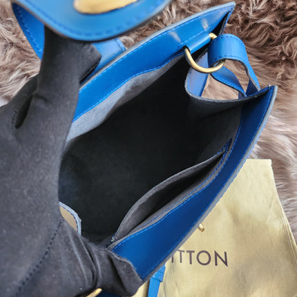 Louis Vuitton Cluny Shoulder Bag