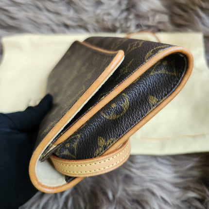 Louis Vuitton
2001 Pochette Twin GM crossbody bag