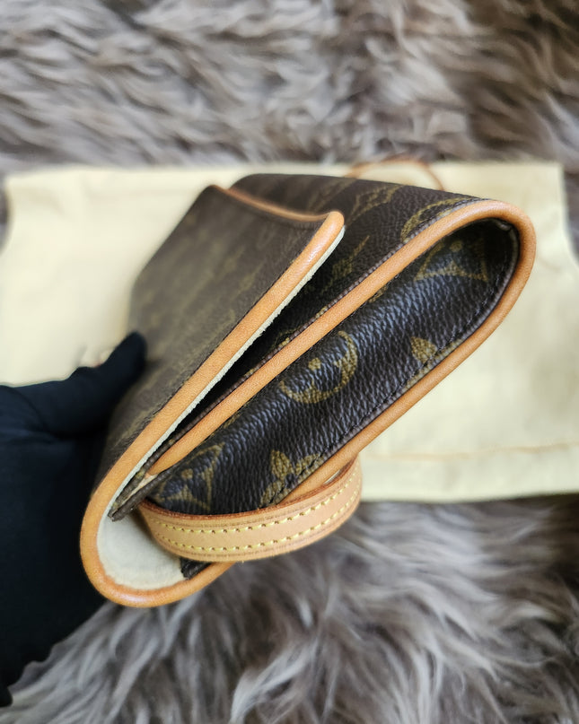 Louis Vuitton
2001 Pochette Twin GM crossbody bag