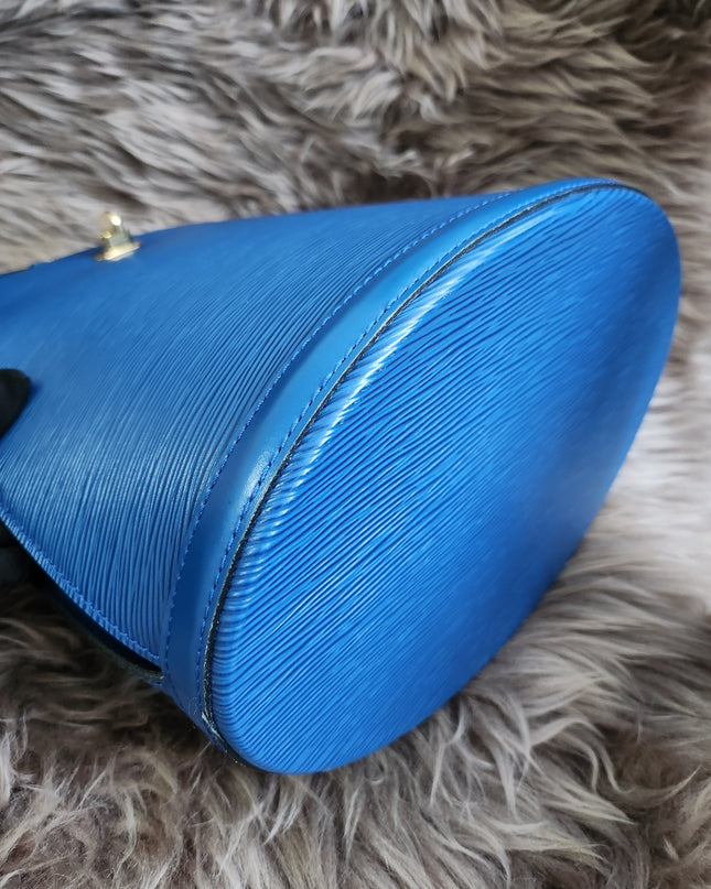 Louis Vuitton Cluny Shoulder Bag
